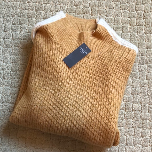 Abercrombie & Fitch Sweaters - Abercrombie & Fitch two toned sweater